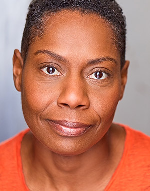 headshot: Elaine Bell